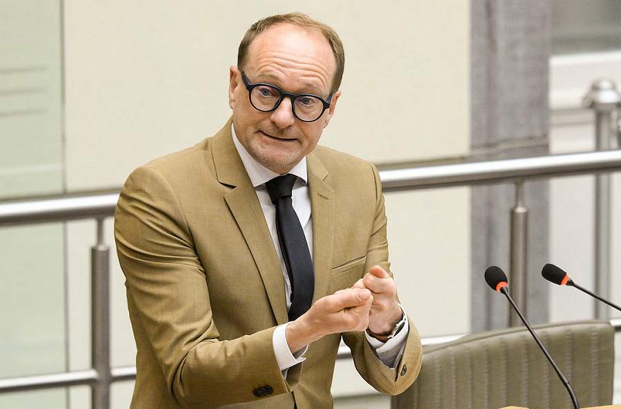 Vlaams minister van Onderwijs Ben Weyts (N-VA).Beeld Photo News