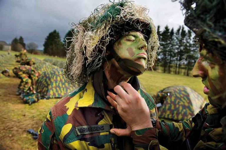 Alleen al voor de make-up zou je bij het leger gaan. © Marco Mertens