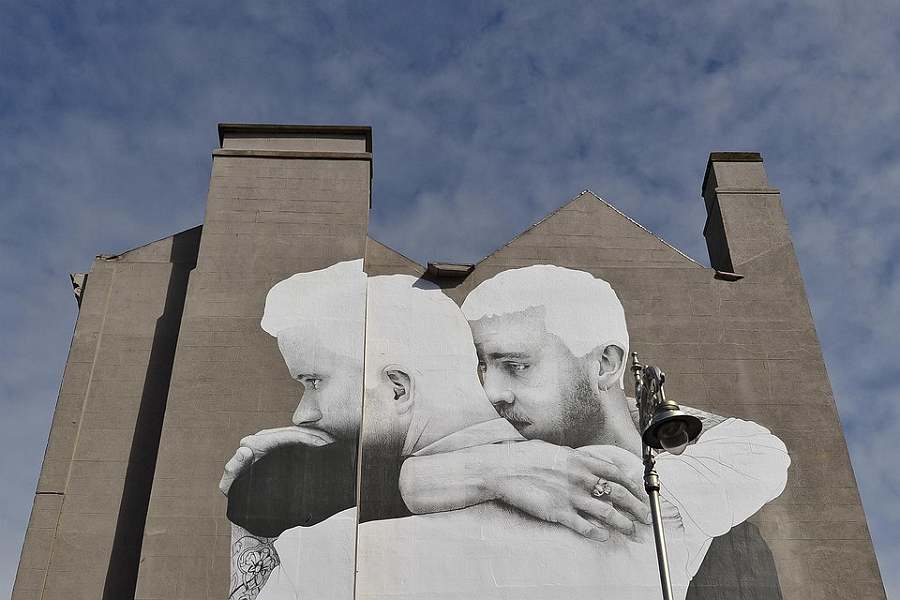 Een muurschildering in Dublin, ten tijde van het referendum over het homohuwelijk in Ierland (2015). © getty