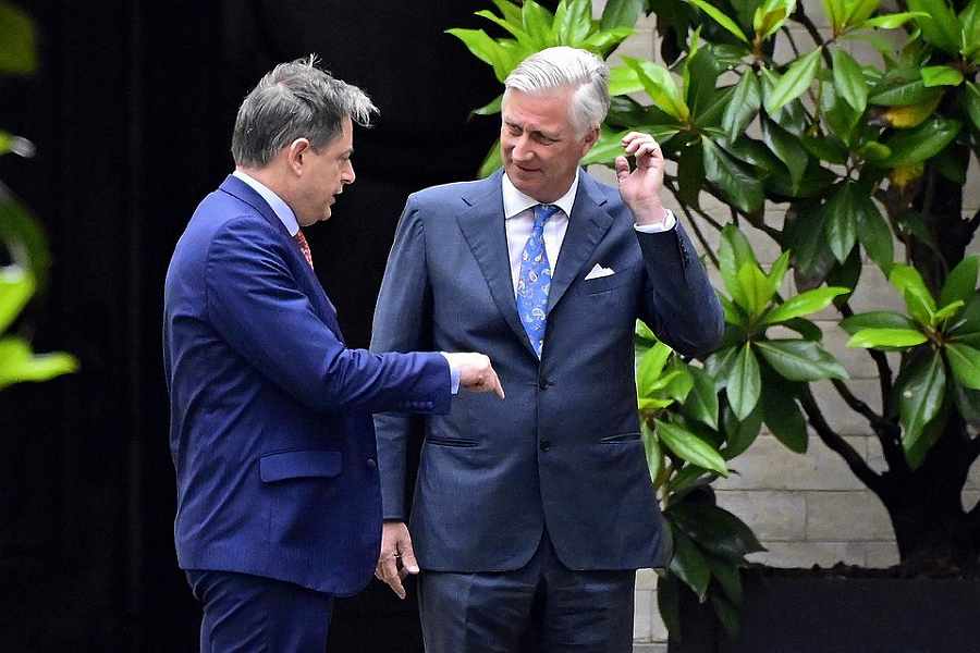 Bart De Wever en koning Filip, na enkele glaasjes madeira. © Dirk Waem/belga
