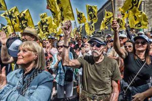 Een bijeenkomst van Vlaams Belang in Brussel. Bij de afschaffing van de opkomstplicht lijkt vooral extreemrechts stemmen te zullen verliezen. Beeld Tim Dirven