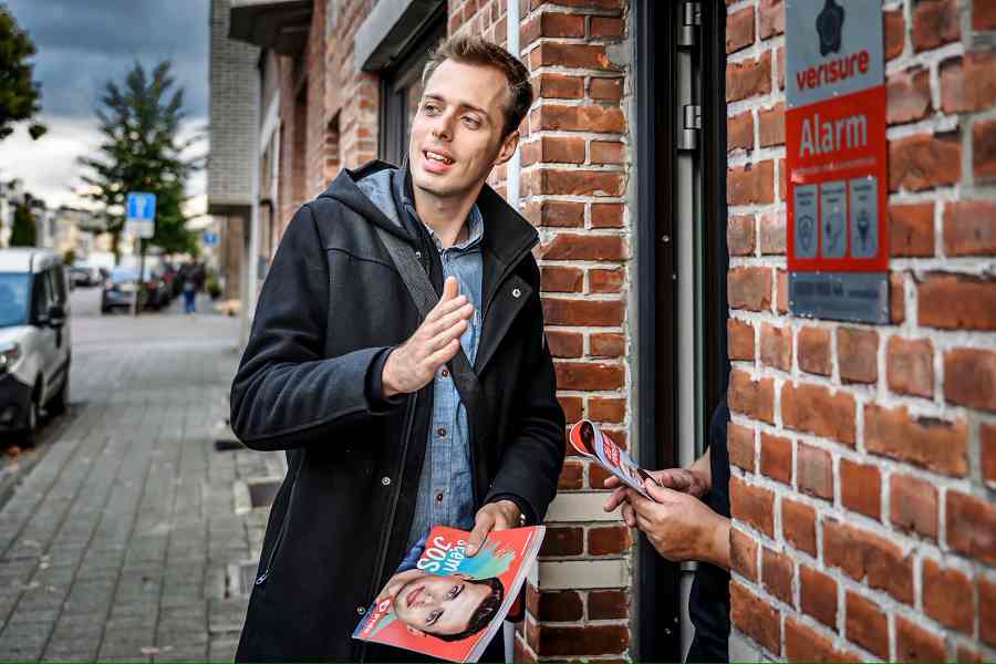 Jos D’Haese op campagne: ‘Het is paniek bij de N-VA. De Wever heeft op 9 juni maar op één plaats veel stemmen verloren: hier in ’t Stad.’ Beeld Geert Van de Velde