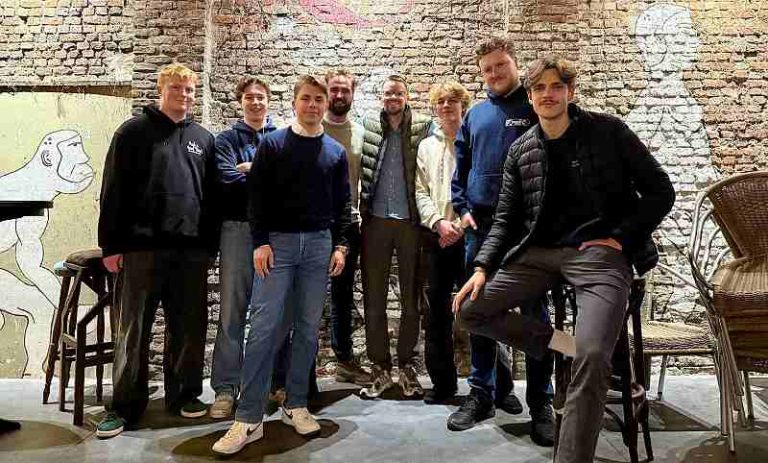 sized_jh-het-varken-maakt-zich-op-voor-een-nieuwe-marathonnacht