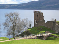 Urquhart-Castle_01