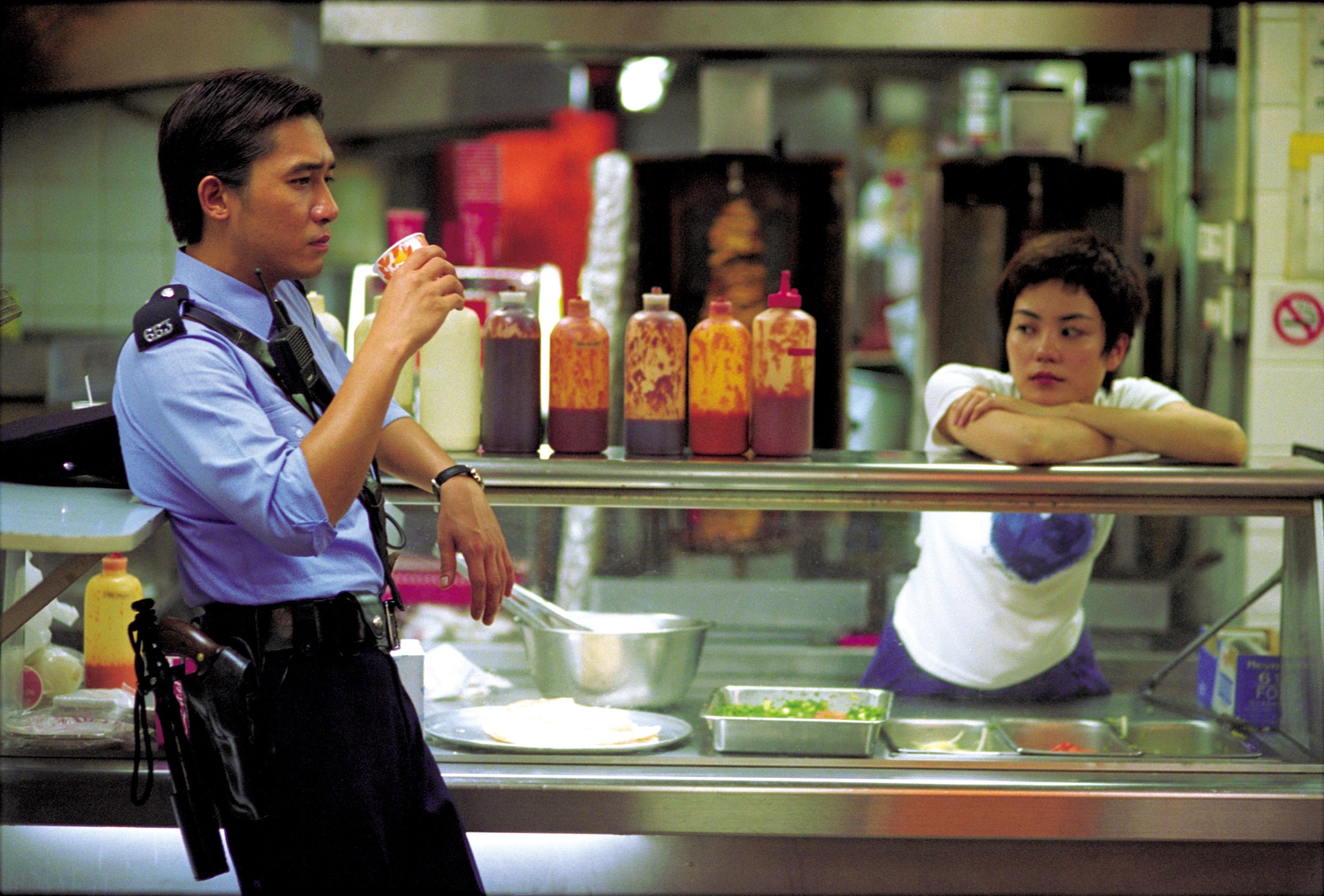 CHUNGKING EXPRESS: Hyperæstetisk kærlighedsfortælling er unik på alle tænkelige måder