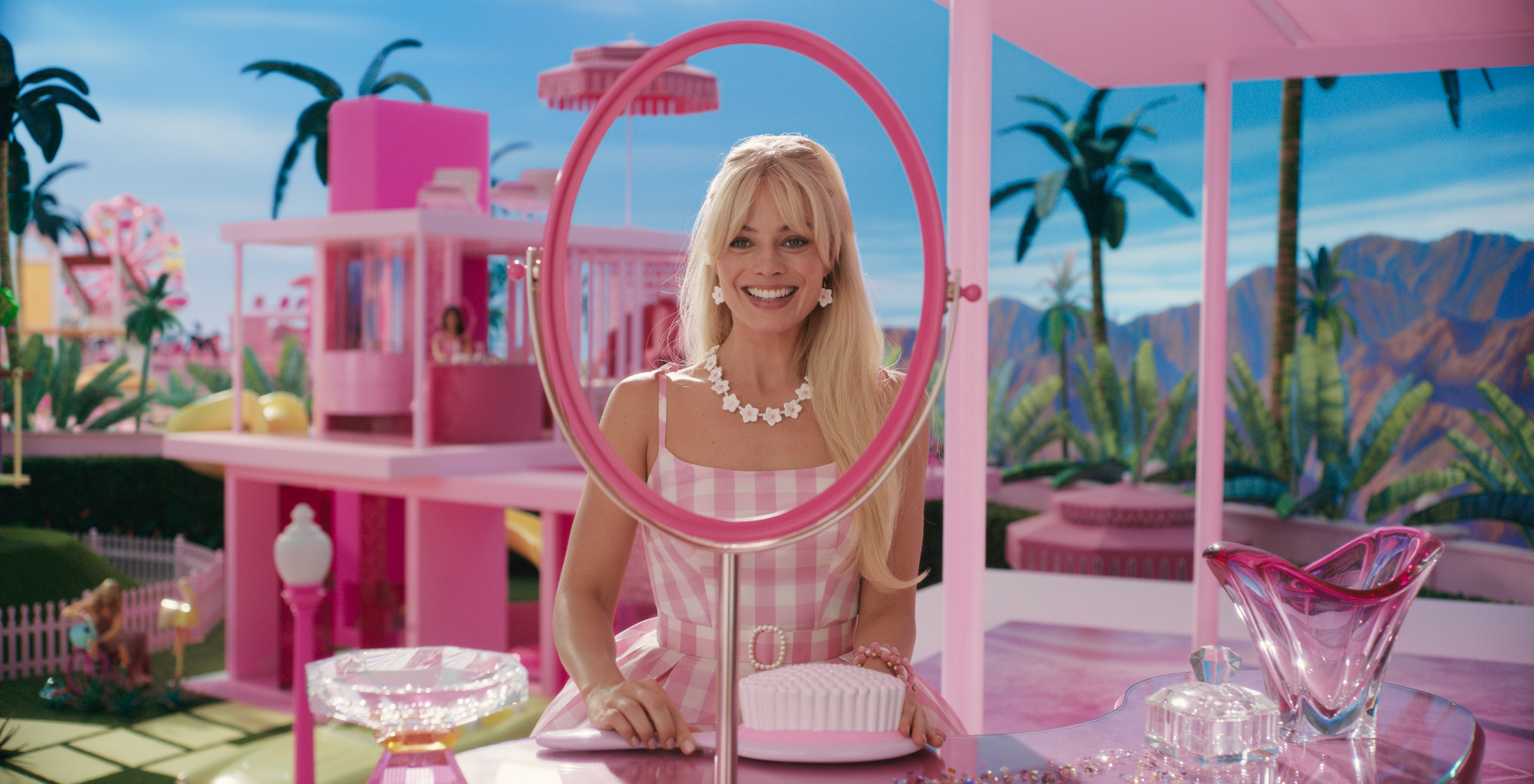BARBIE: Et imponerende ydre, men hult indre (gælder både dukken og filmen)