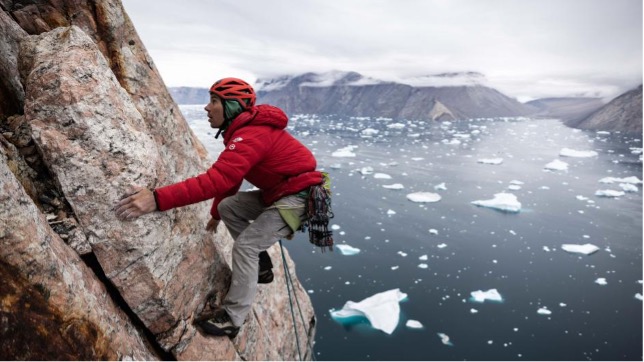 Alex Honnold klatrer, hvor intet menneske har klatret før (foto: National Geographic).