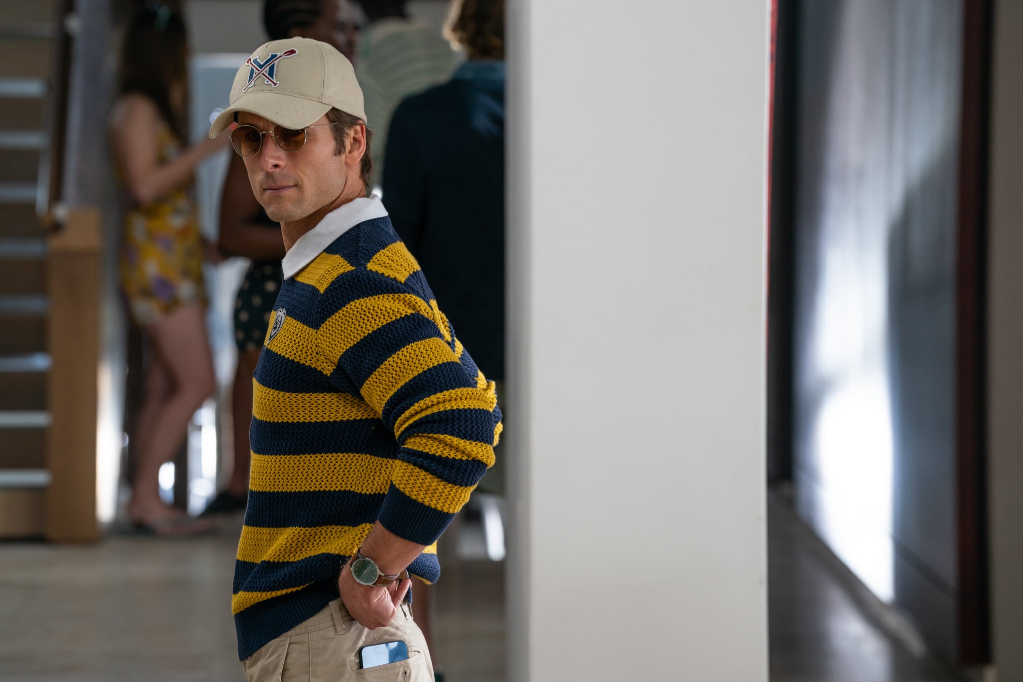 HOW TO MAKE A KILLING: Glen Powell er drabeligt charmerende i ny popcorn-film