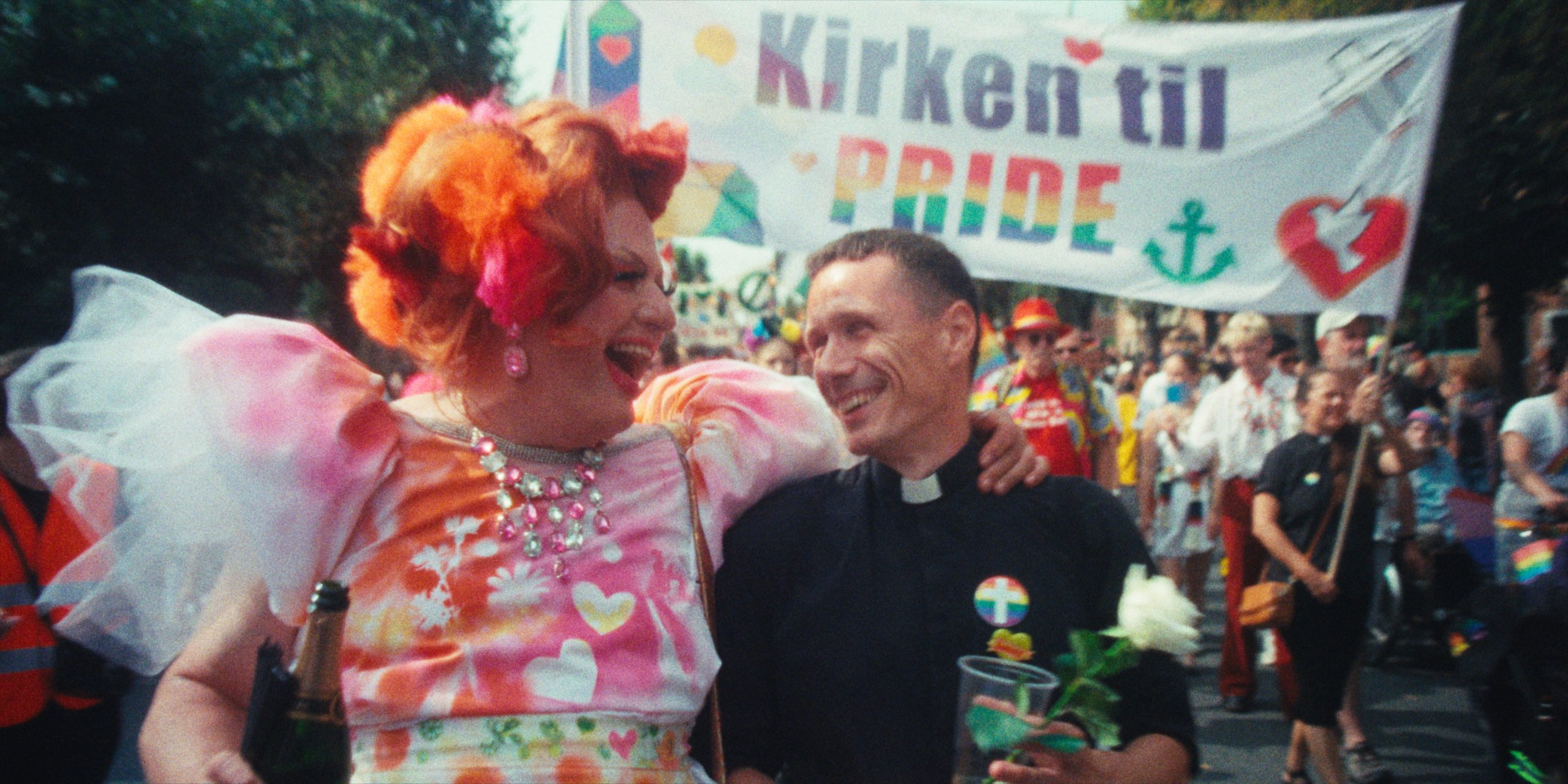 ALLE GUDS FARVER: Et portræt af queer teologi, vi alle kan lære noget af