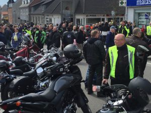 Motorcyklerne fylder hovedgaden i Bræstrup