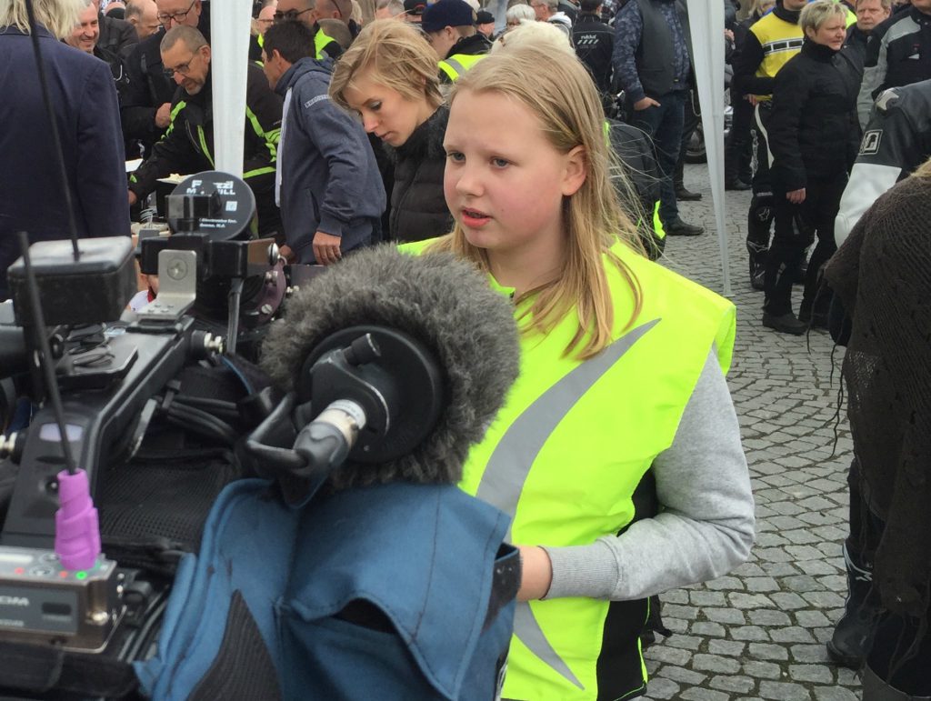 Hovedpersonen Margit bliver interviewet af TV syd