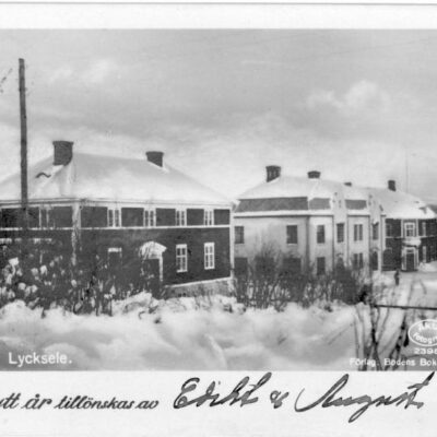 Motiv från Lycksele
Förlag: Bodéns Bokhandel, Lycksele
Poststämplat 24/12 1926
Ägare: Åke Runnman
7x10
