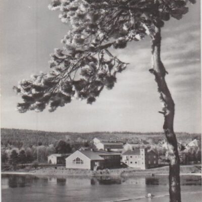 Utsikt från Korpberget, Lycksele
Förlag: Bodéns Bokhandel, Lycksele
Poststämplat 16/6 1955, plundrat
Ägare: Åke Runnman
9x14