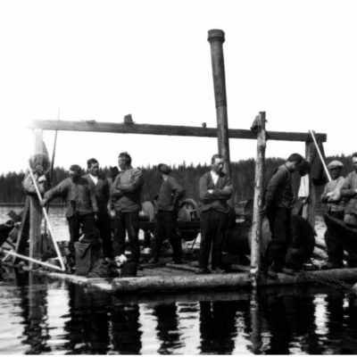Januari 2005 Bilden är från 1926 och visar spelflotte på Örträsket.