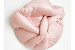 Anki Blomqvist, Holding pink Anki Blomqvist, Holding pink