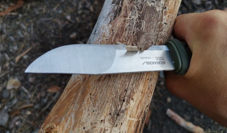 tälja med morakniv kansbol