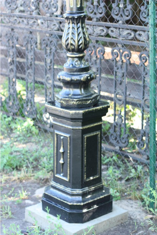 Lamppost, street lamp “Giant”; 2 or 3 lanterns H530 detail foot