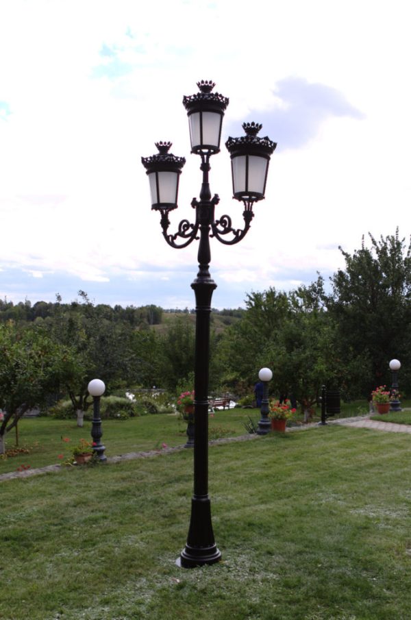 Lamppost, street lamp “Paris-Royal”; 3 lanterns H382