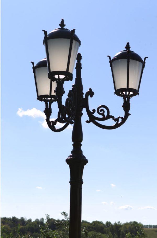 Lamppost, street lamp “Tulip”; 3 - 5 lanterns H413 detail full