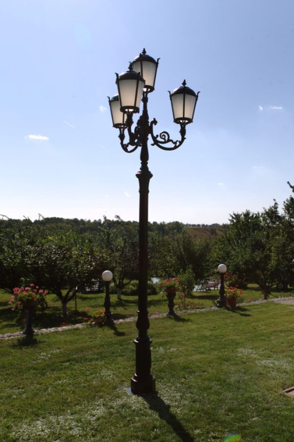 Lamppost, street lamp “Tulip”; 4 lanterns H410 atmosphere