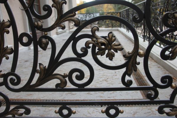 Wrought iron balcony railing (BR-0020180005)