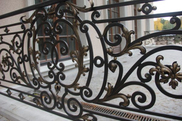 Wrought iron balcony railing (BR-0020180005)