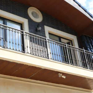 Wrought iron balcony railing (BR-0020180016)