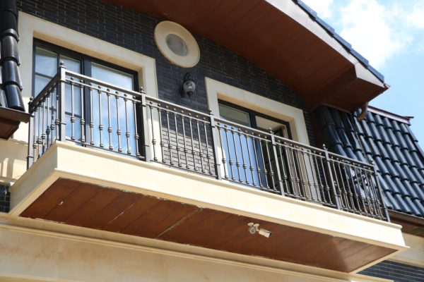 Wrought iron balcony railing (BR-0020180016)