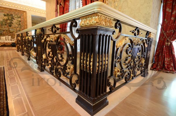 Smeedijzeren balustrade met bladgoud “Imperium” sfeer overzicht 2
