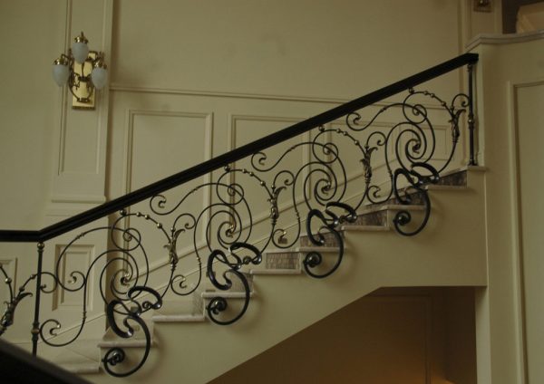 Wrought iron balustrade with wooden handrail “Dance” side view