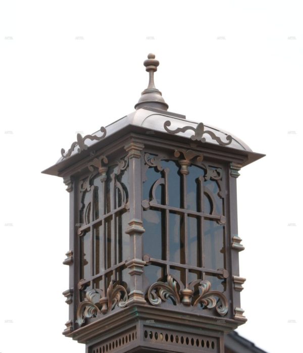 Wrought iron gate lamp square detail