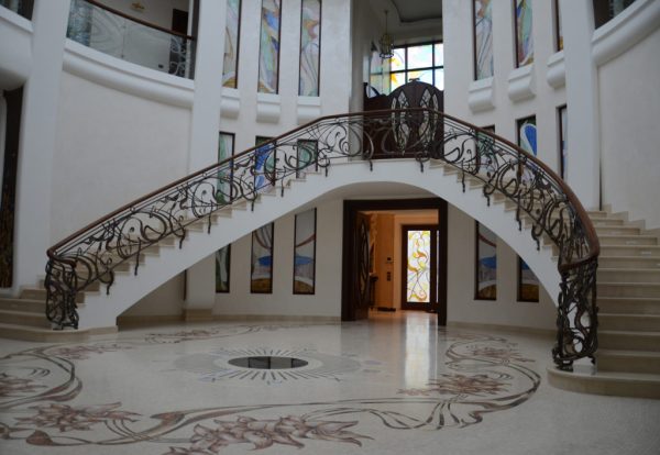 Wrought iron balustrade with wooden handrail and decorative glass "Murano" atmosphere