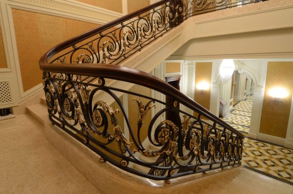 Wrought iron banister and balustrade "ClassicWood" atmosphere