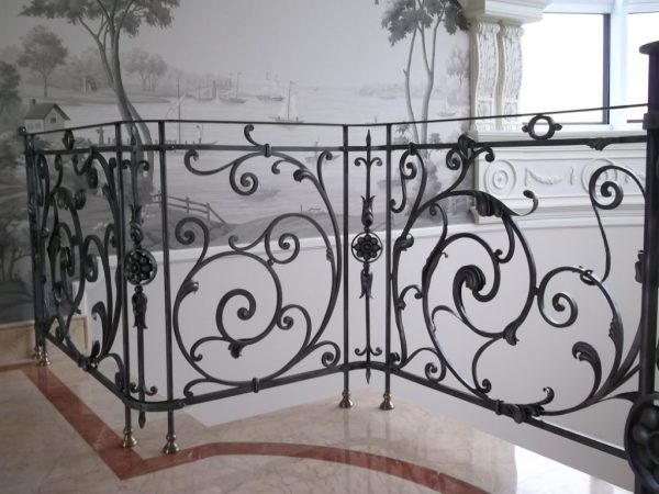 Wrought iron banister and balustrade "Sugarsnap" balcony atmosphere