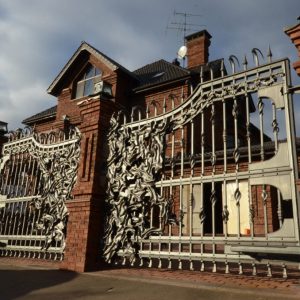 Wrought iron entrance gate 'Modern'