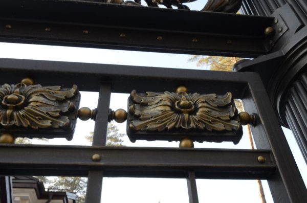 Wrought iron entrance gate 'Empire'