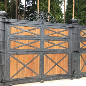 Wrought iron entrance gate 'IronWood'
