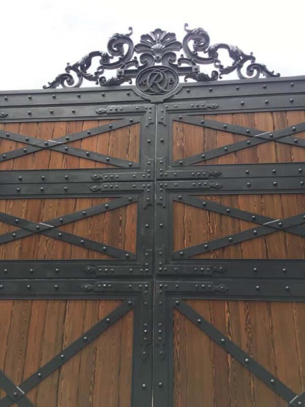 Wrought iron entrance gate 'IronWood'