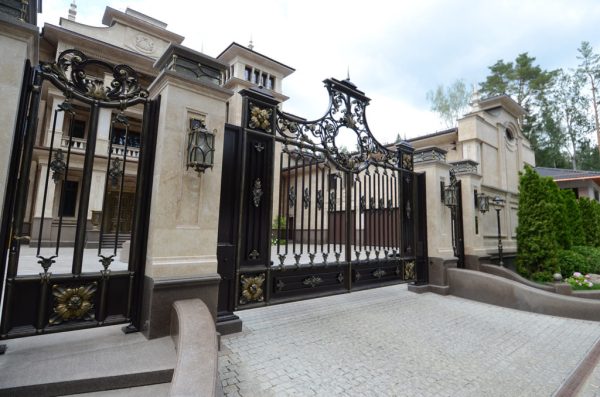 Wrought iron entrance gate 'Renaissance'