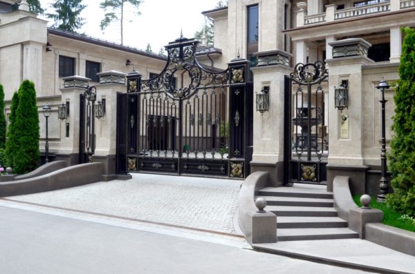 Wrought iron entrance gate 'Renaissance'