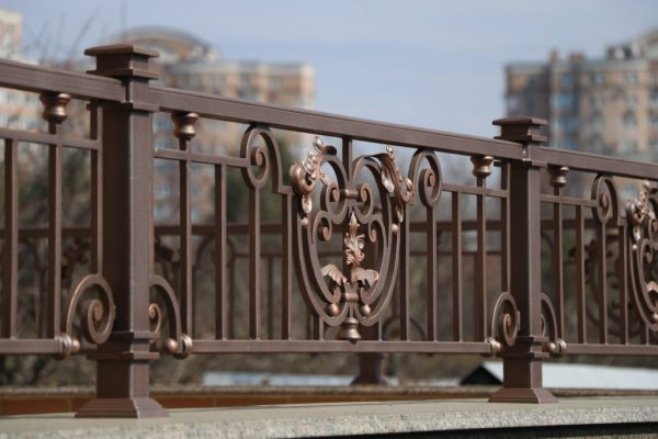 Wrought iron gate 'Cloverleaf' atmosphere