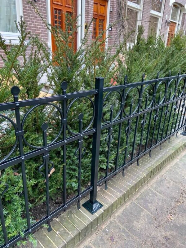 Wrought iron gate 'Old Amsterdam' left view