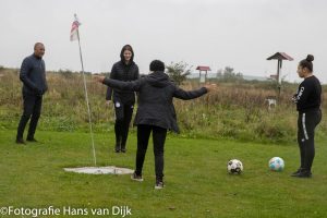 Footgolf Spaarnwoude MO17 1 en begeleiding van Tiger Woods in de put