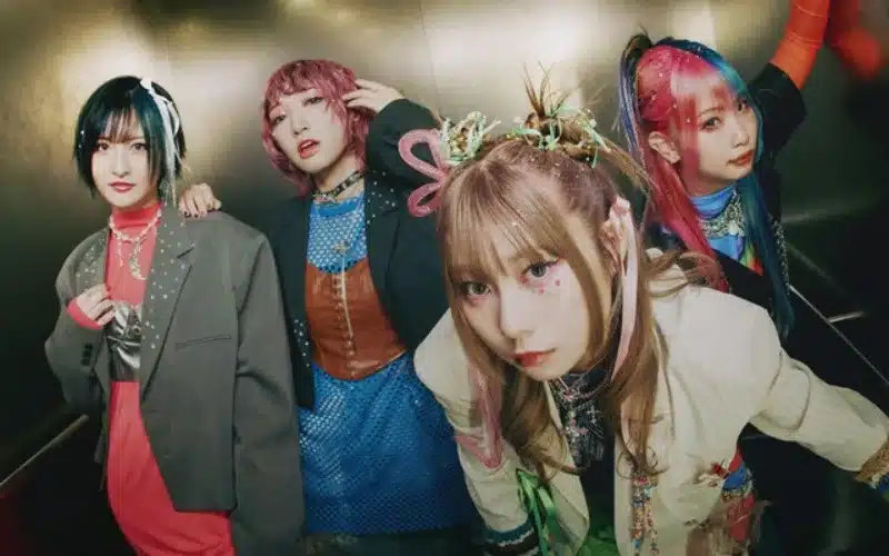 Hanabie., Paranoyd Magazin