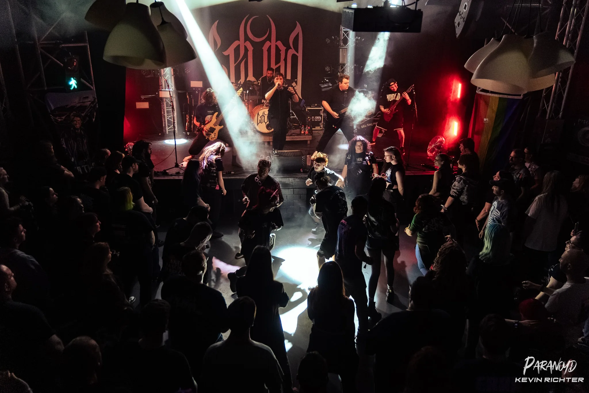 Dystopian Vol III vor begeistertem Publikum beim Konzert © Kevin Richter