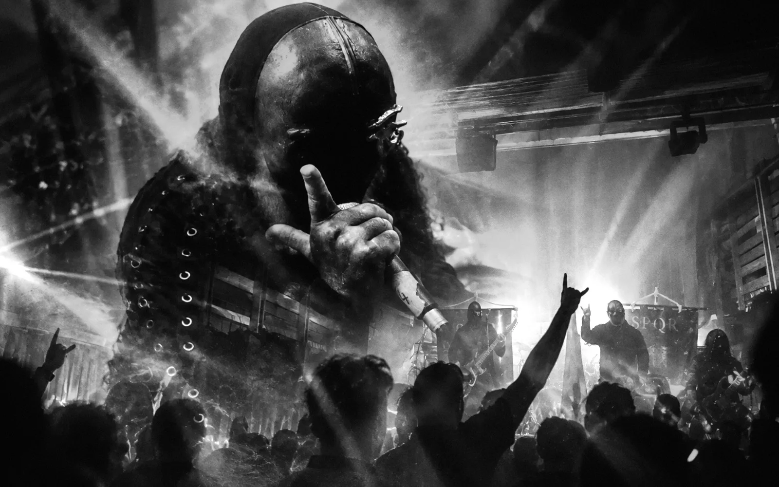 Slaughter Under Teck live auf der Bühne – Credit: Sandra Burgis
