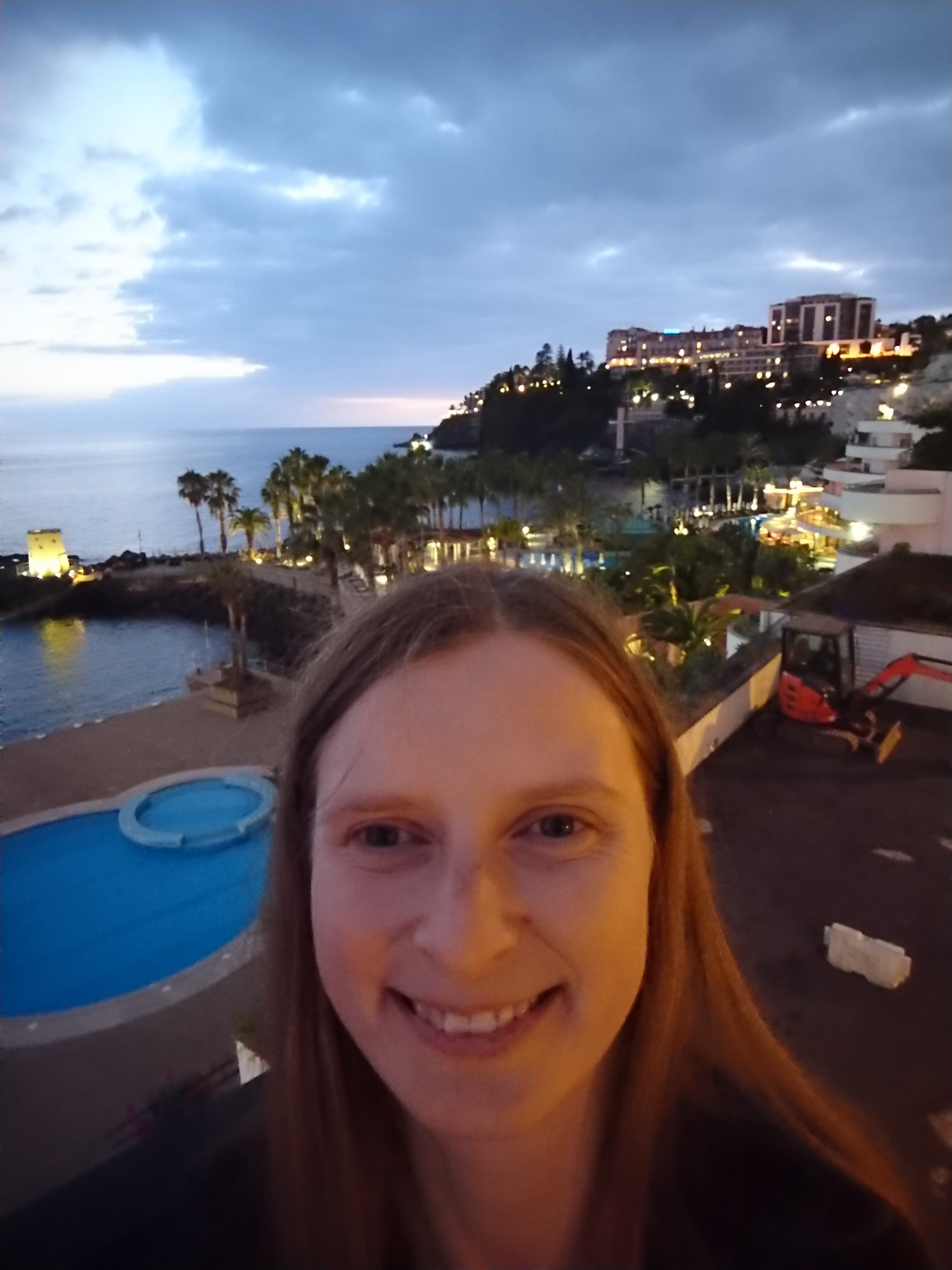 Ich - erster Abend - Funchal - Madeira, mein Blick von der Hotelverbindung aus