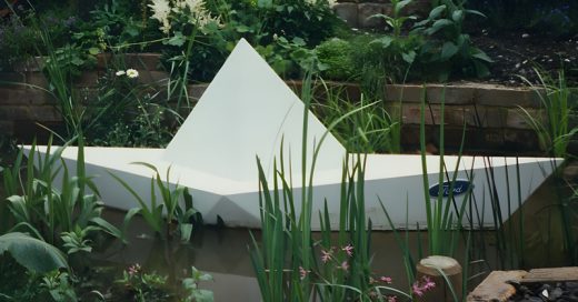 show gardens - boys own garden - boat