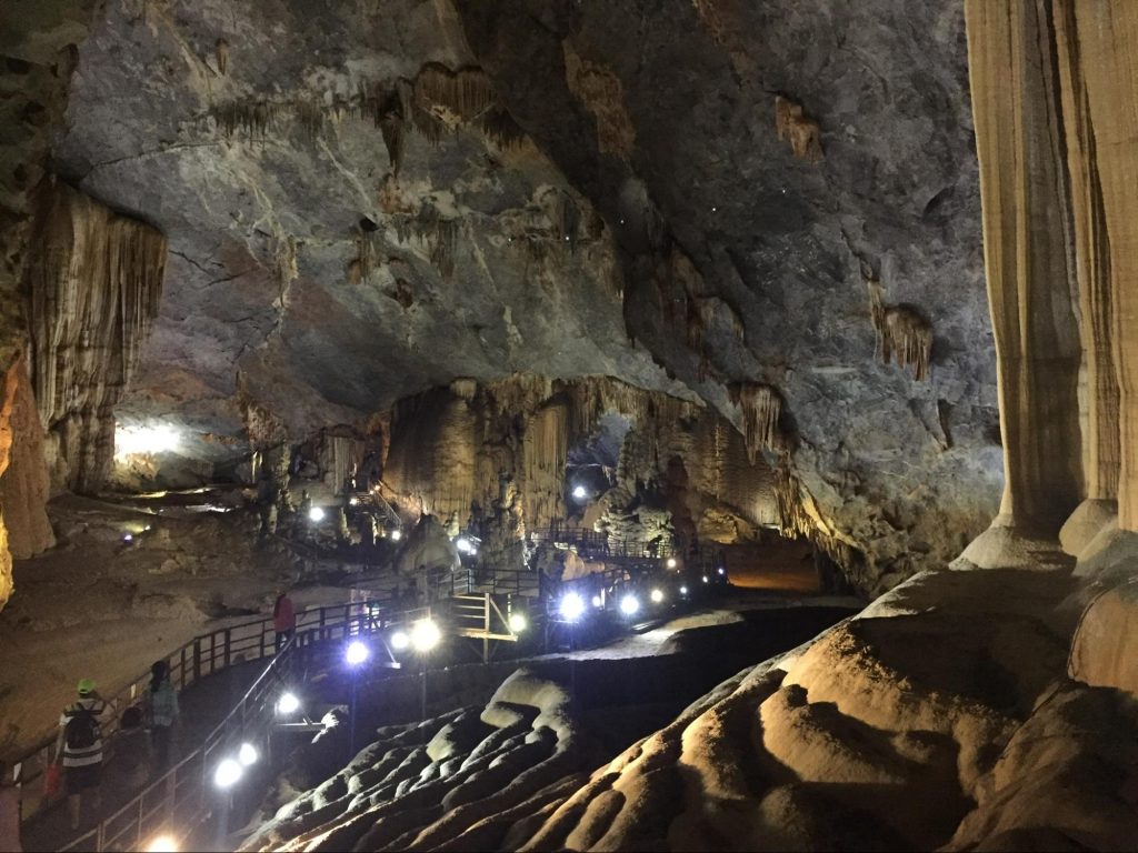 Phong nha caves, paradise cave, vietnam caves