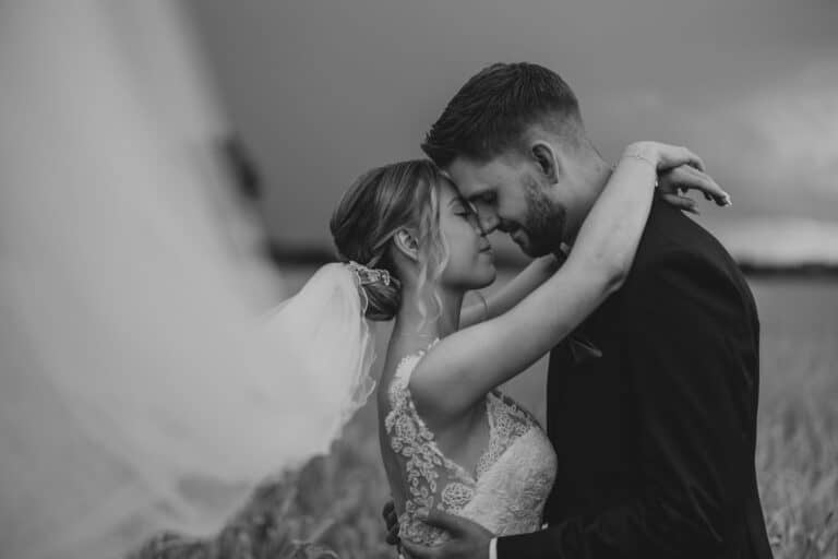 Bröllopsfotograf i Skåne – guide, priser & tips